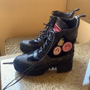 Pre owned LOUIS V. Boots